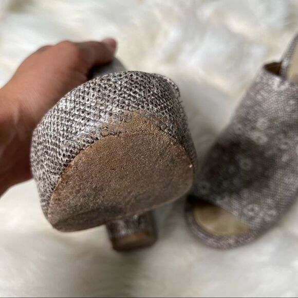 Ferragamo heels   - Picture 6 of 10